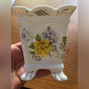 Vintage St George China vase no chips in good condition
